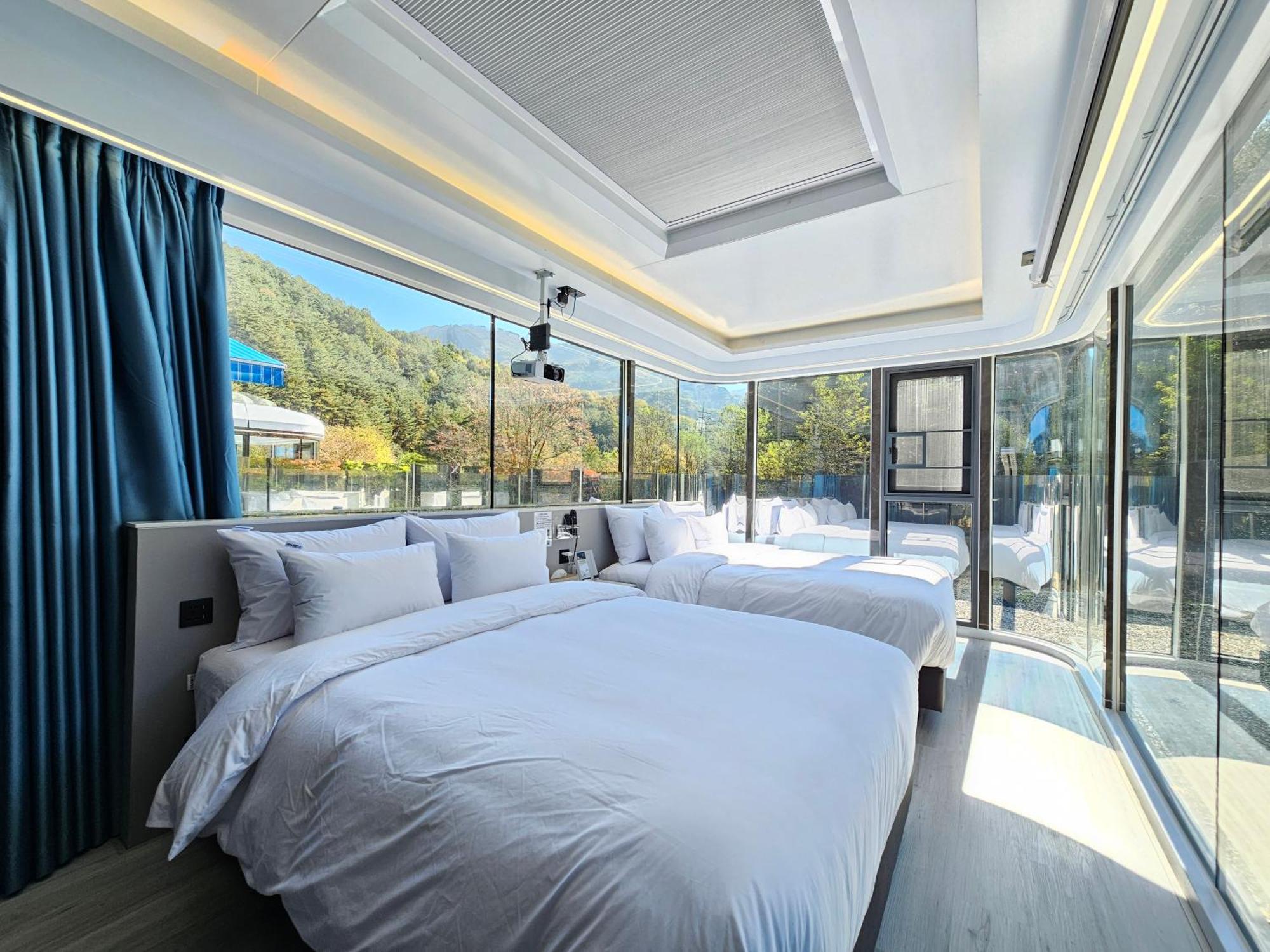 Galaxy X Hotel Type Caravan Glamping & Pension Pyeongchang Esterno foto